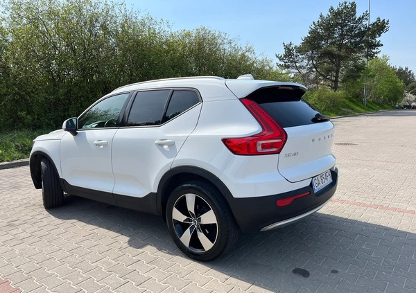 Volvo XC 40 cena 110700 przebieg: 82600, rok produkcji 2019 z Gdynia małe 254